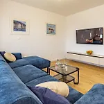 Apartment Makar Residence J