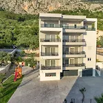 Apartment Makar Residence J