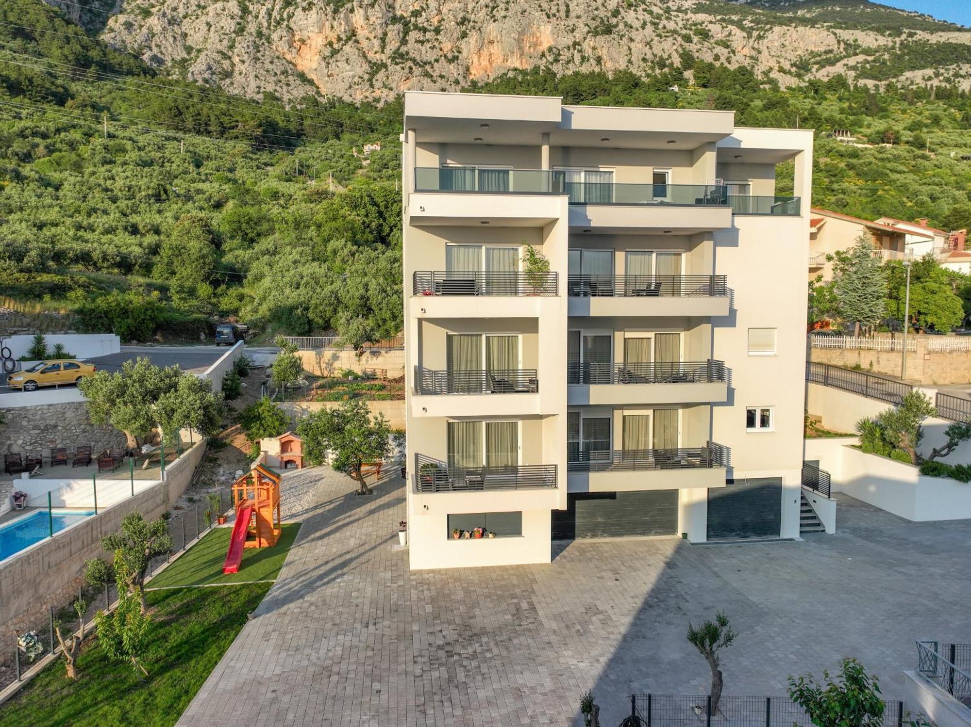 Makar J Apartment
